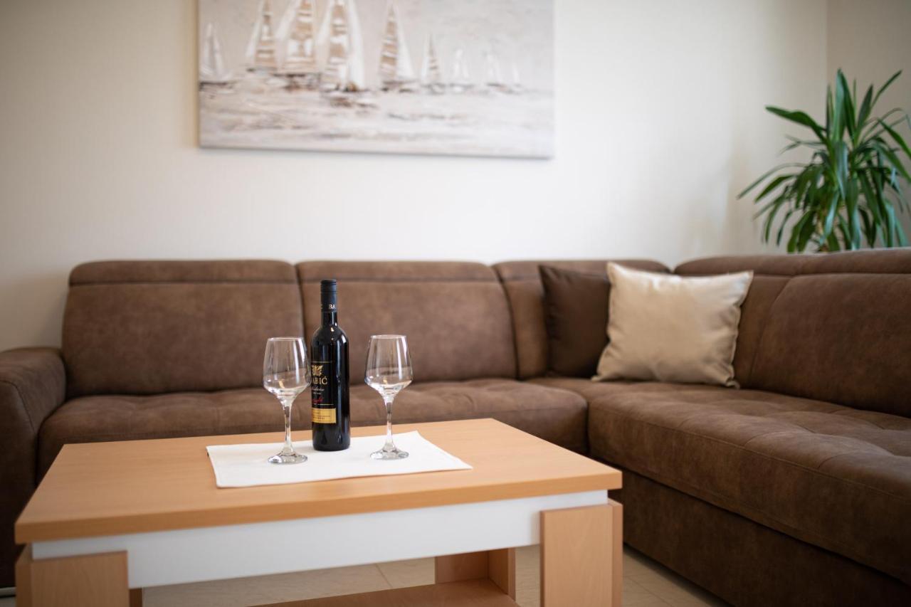 Apartments Dujmovic Ivo 2 バスカ エクステリア 写真